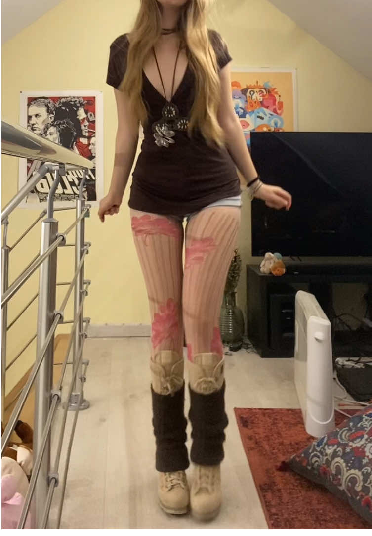 Cleaning my draft #sleepyhead #outfit #outfitinspo #tights #fashion 