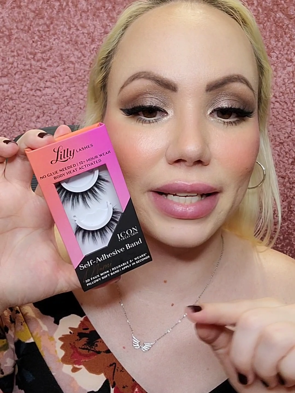 Lilly Lashes Self Adhesive Band No Glue Needed Lashes Miami #lillylashes #lillylashesmiami #nogluelashes #selfadhesivelashes  #bodyheatactivatedlashes 