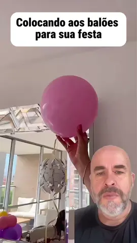 Coloque balões de festa no teto sem subir em escada. #criatividadesemlimites #festainfantil #baloesdefestas #aniversarioinfantil #DIY 