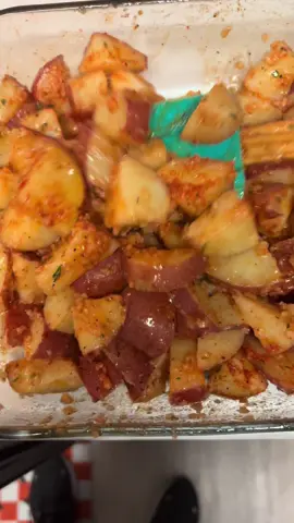 Garlic butter red potatoes 🥔 #potatoes #baked #garlic #food #Foodie 