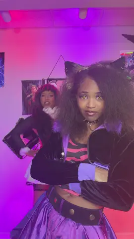 I forgot we did this one 😂 #cosplayer #monsterhigh #draculaura #clawdeenwolf #halloween  @Dax 