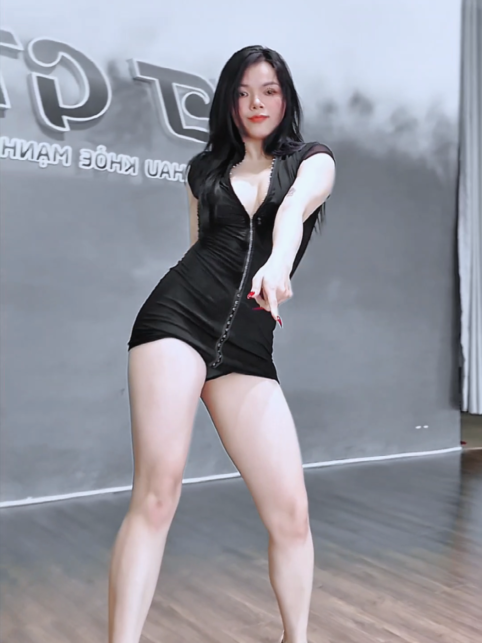 I LOVE TIKTOK 😅🩷🩷 @Trần Tiểu Phụng | DANCE CLASS #daynhay #phungdancebmt #xuhuong #xh #viral 