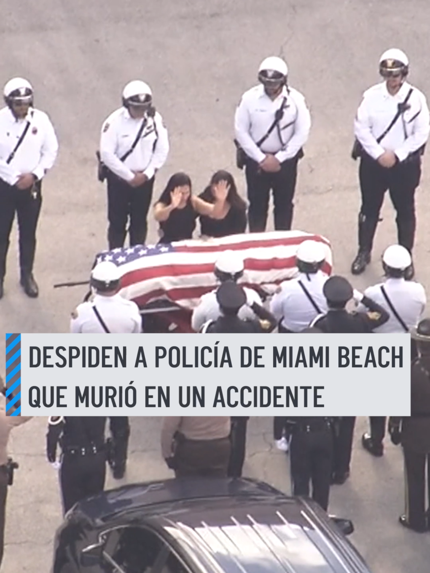 “Un héroe condecorado”. Así recuerdan al oficial David Cajuso, de 33 años, quien murió este martes en un accidente de motocicleta. Hoy, su familia y compañeros le dicen adiós. #miamibeach#policia#procesion#accidente