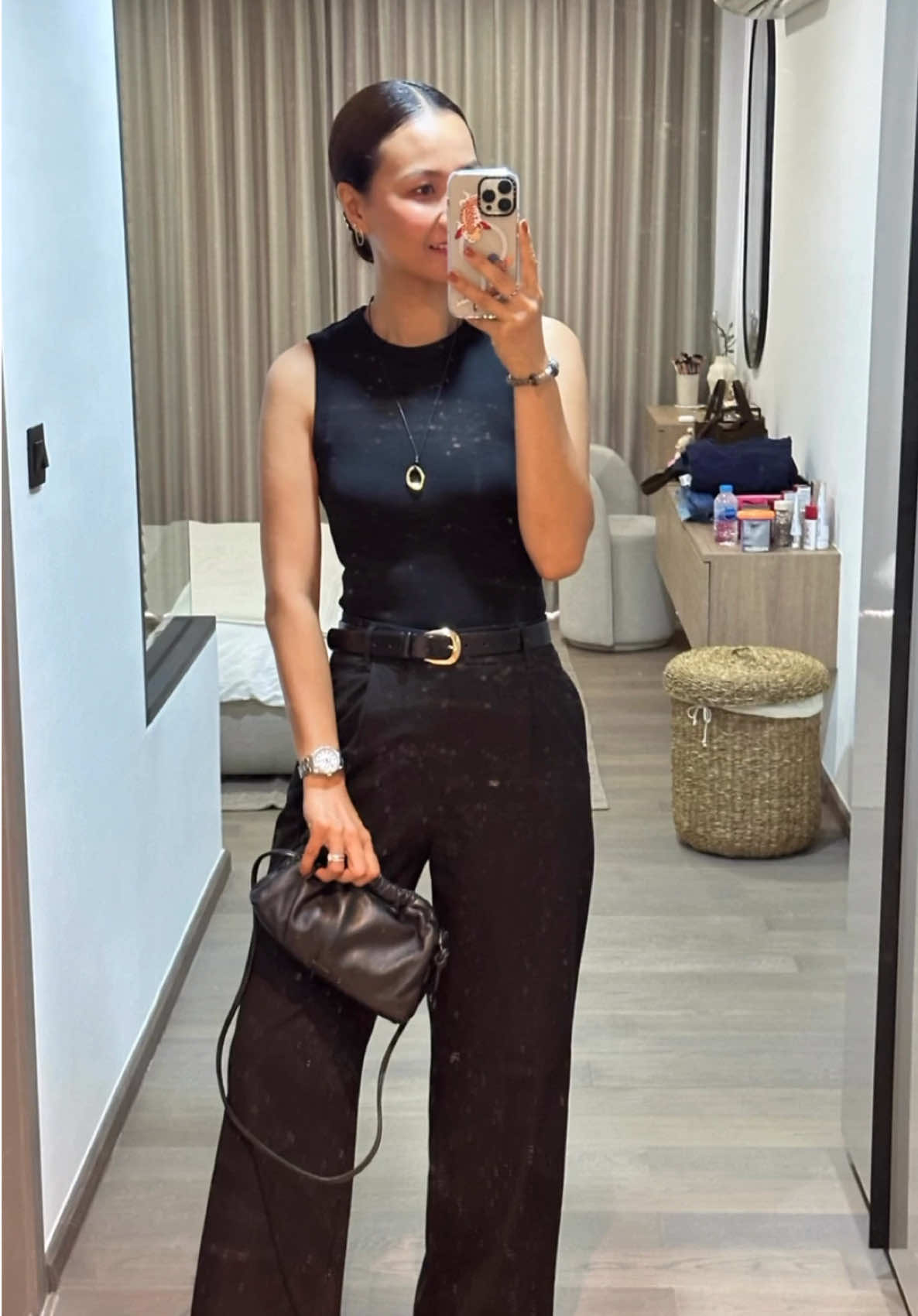 🖤 All-black from @ZARA  — simple, refined, and respectful. In this mourning period, black feels not only timeless but meaningful. Loving how the new belt completes this look with quiet elegance. #ZaraStyle #AllBlackLook #PoliteFashion #ZaraThailand