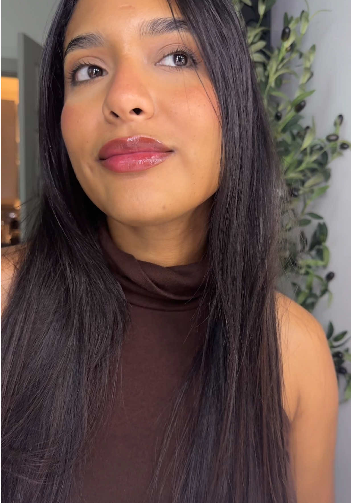 Son los plum ambition ph hyaluron lip oil, de nada 🫱🏼‍🫲🏽✨ @loréal paris usa 