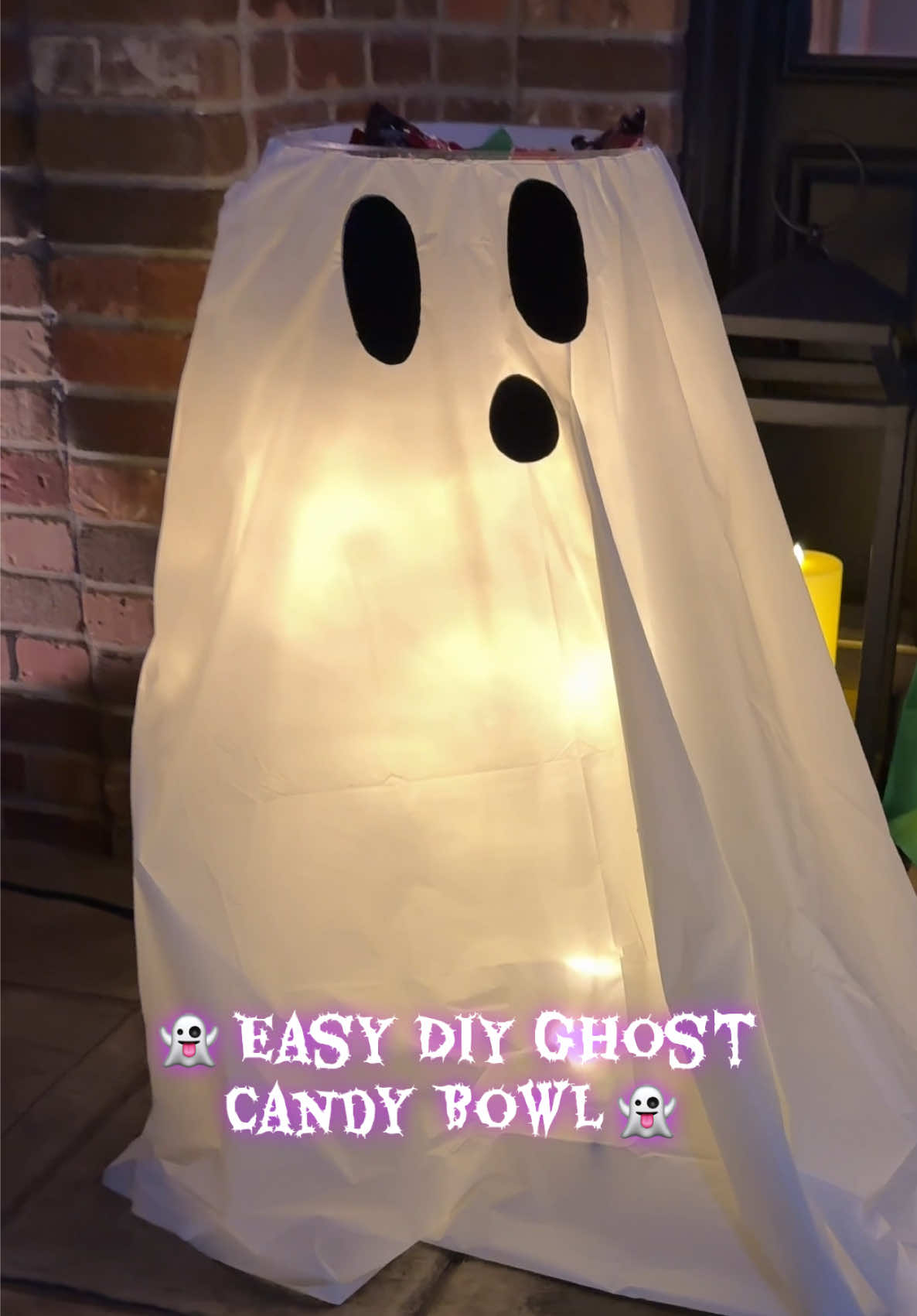 👻 🍬 This DIY ghost candy bowl is seriously the easiest Halloween hack ever!! Just a stool, some lights, a tablecloth & candy — done! 🕯️🍭  #DIYHalloween #SpookySeason #HalloweenHack #GhostDIY #TrickOrTreat