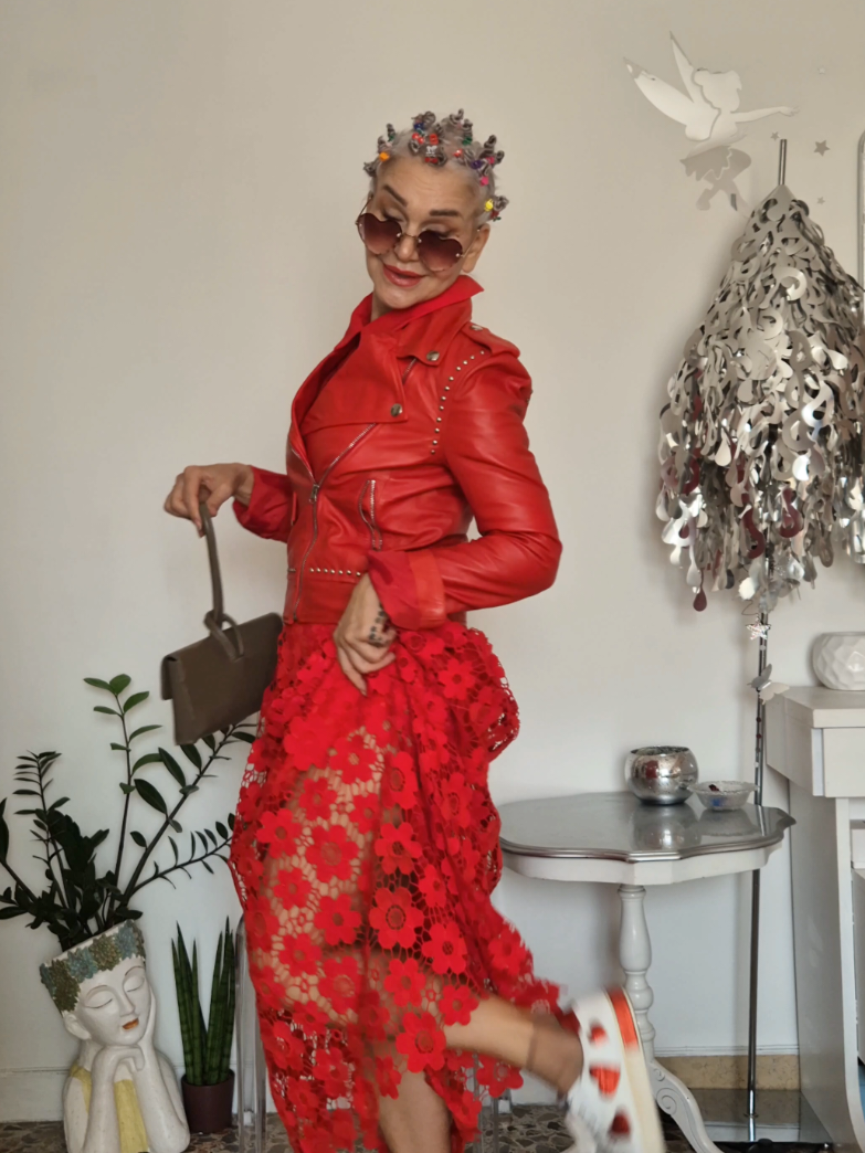 Vota questo #RedDressEnergy da 1-10  💫 GRWM: styling look total red / un look total rosso  🎀 Chi l’ha detto che il rosso è solo da sera? ❤️ Io lo porto anche di giorno — con un tocco rock, le mie sneakers e un’acconciatura… tutta mia 😜   Perché lo stile vero è saper giocare con ciò che sei ✨ Who said red is only for the evening? ❤️   I wear it during the day — with a rock twist, sneakers, and a hairstyle that’s all me 😜 Because true style is about owning who you are ✨ ✨ Affermazione del giorno: “La sicurezza è il miglior accessorio che puoi indossare” “Confidence is the best accessory you can wear” Outfit creation / Creazione del vestito: dress / vestito - elisabetta franchi top coat red leather / giacca in pelle rossa - pinko sneakers - shoe b. 76  bag / borsa - made in Italy  cream / crema viso - tarte  eyes cream / contorno occhi - tarte bb cream - isdin covereyes / correttore - ysl  powder / cipria - astra contouring - mac cosmetics  blush - benefit eyeshadow / ombretto - makeup for ever eyesliner - inglot lash / mascara - sephora  lip liner / matita labbra - shisheido  lipstick / rossetto - laneige water fix / acqua fissante - mac cosmetics b. lucidalabbra - givenchy  perfume / profumo - cacharel sunglasses / occhiali da sole - dolce gabbana  for hair / prodotti capelli - l'oréal kerastase dikison  mouse - adorn styling volumizzante testa fra le nuvole  clip hair / mollettine  lacca - adorn volume biacrè argabeta TAG someone who would love this and don’t forget to save the video for styling reference!  TAGGA qualcuno a cui piacerebbe questo e non dimenticare di salvare il video a cui fare riferimento durante lo styling!   Follow my Ko-fi or my Patreon for exclusive content! 👉 TAP MY BIO > FIND YOUR POST 😜 Seguimi su Ko-fi o su Patreon per contenuti esclusivi! 👉 CLICCA SULLA MIA BIO > TROVA IL TUO POST 😜 #greyhairdontcare #loveyourselffirst #styleover40  #sylebydiana 