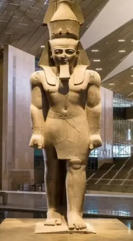 مين يعرف اسم الملك اللى بيرقص 😂😂😂😂 #creatorsearchinsights #egypt #egyptian_tik_tok #egyptian #المتحف_المصري_الكبير 