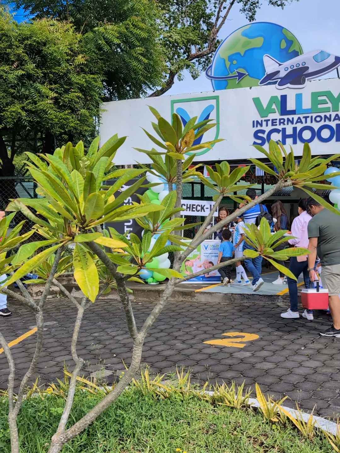 🌎 Valley International School ✈️ Around the World 📚 Enrollment Now 🗓 School Year 2026 📲 Contact us on WhatsApp: 7815 1047 #primaria #secundaria #managua #colegio #ingles