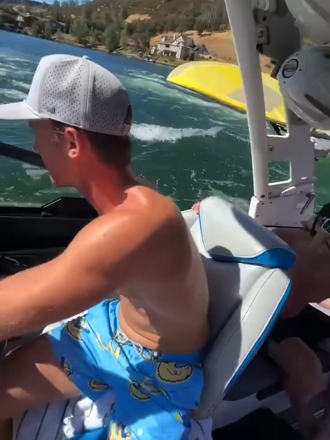 classic sink-your-boat-to-wake-a-sleeping-friend-prank! 🤪 🤣 #boat #boatlife #boating #lake #lakelife #boatfail #boatsgowild #boatday #onthewater #boatvibes #prank #prankfail #shipfail #epicfail #nap #fail