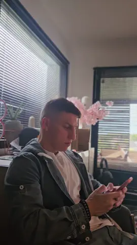 bonbons à la confiance à cet âge 🤔🤷‍♂️🤣@𝐤𝐢𝐦 ✰ #humour #sketch #adolescent #perefille 