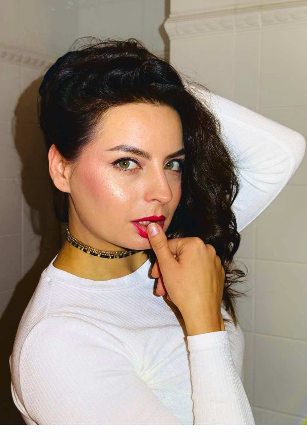 С помощью этой плойки можно как выравнивать так и накручивать локоны! В комплекте резиновый коврик, рукавичка и две заколки. Температуру можно регулировать. Отличное качество и дизайн 🥰🥰🥰🥰#irinamukbang #tiktokshopde #onlineshopping #tiktokshop 