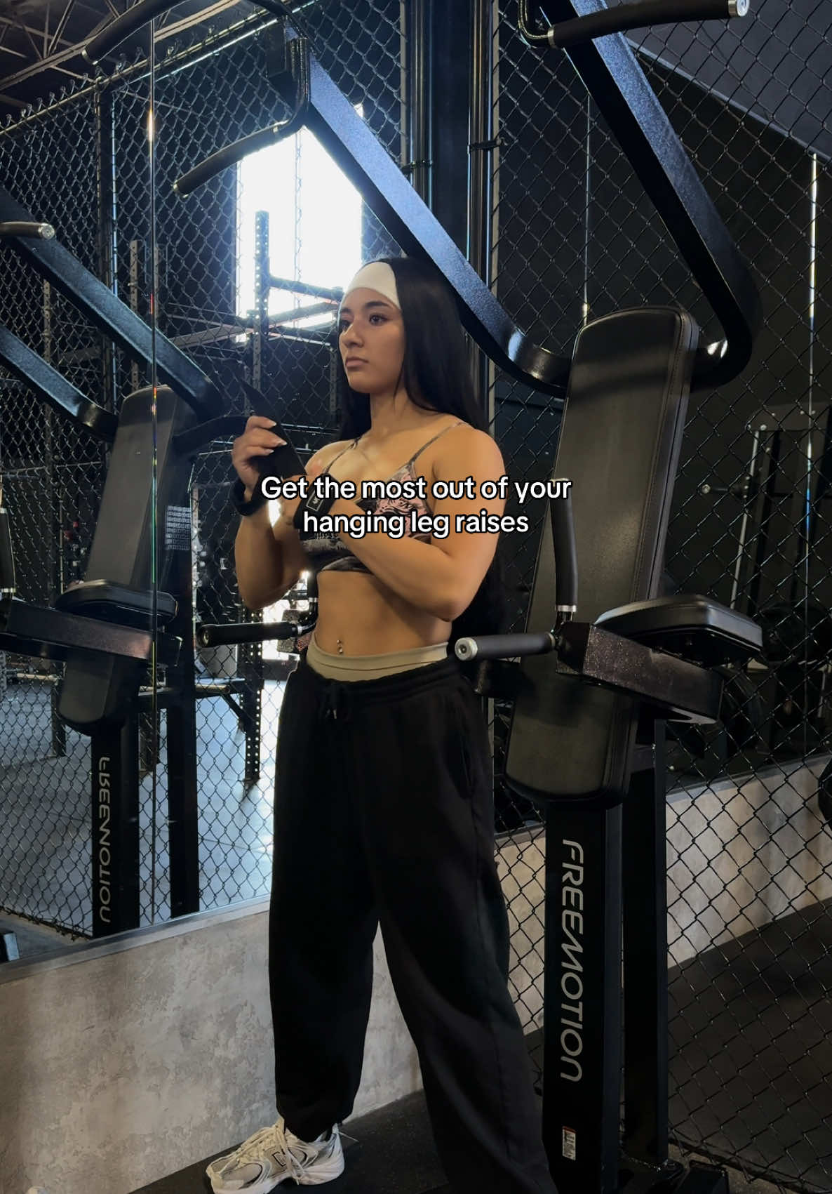 More spinal flexion to keep more engagement in your core rather than hip flexors. A regression you can do if these are too challenging is dropping your elbows to the padding and also bringing just your knees up instead of your whole leg. 🫡 #GymTok #gym #Fitness #coreworkout #abworkout 