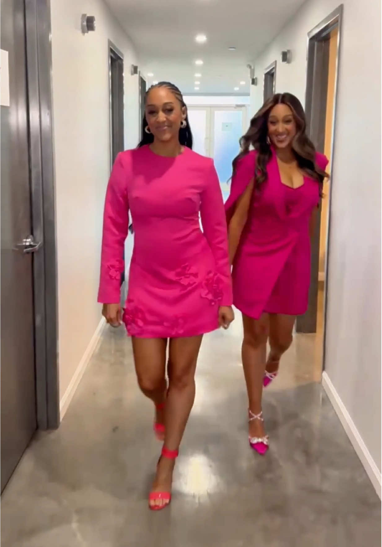 That’s my twin.🤞🏽Reunited and it feels so good. Did you miss us? 🩷