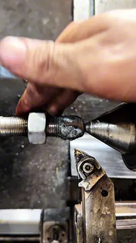 Recuperar rosca 😳😳 #Usinagem #machining  #machine #cnc #soldador 