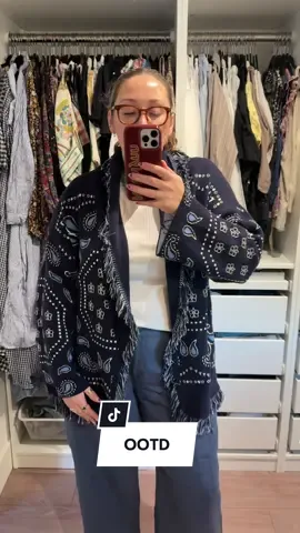 I love when a spontaneous outfit comes together. Don’t mind the morning madness at the end! Getting out the door without chaos these days is impossible 🤪 #outfitinspo #outfitoftheday #falloutfitinspo #personalstyle #midsizemillennialmom  @Gap @EILEEN FISHER @Mango @DÔEN 