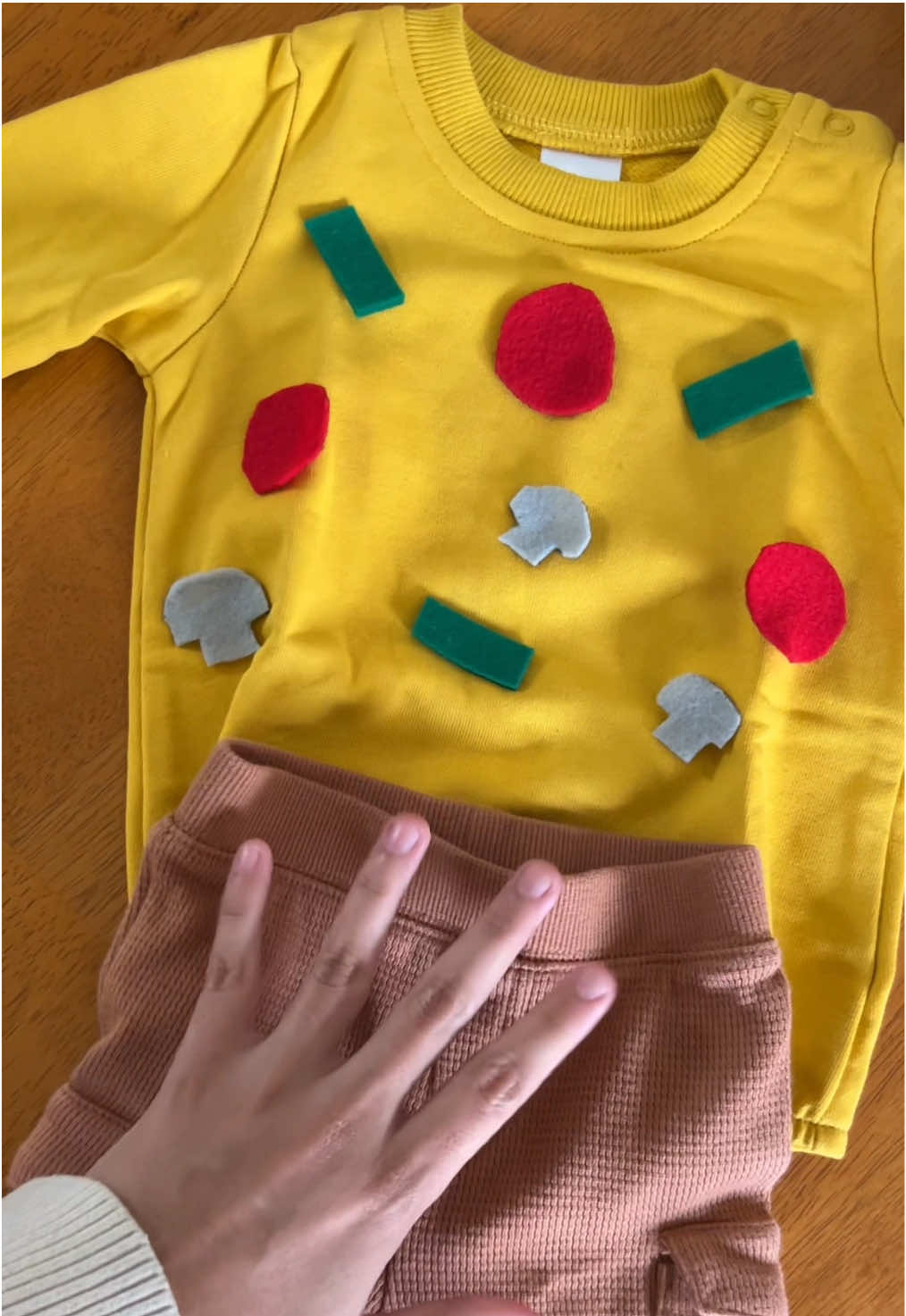 If anyone has any better ideas on how to attach the pieces, let me know!🍕 #firsthalloween #diycostume #babycostume #regularmom #sahm