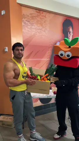 Strong body. Strong roots. 🌱💪  . . #lafitness #gym #toronto #bluejays #grocery 