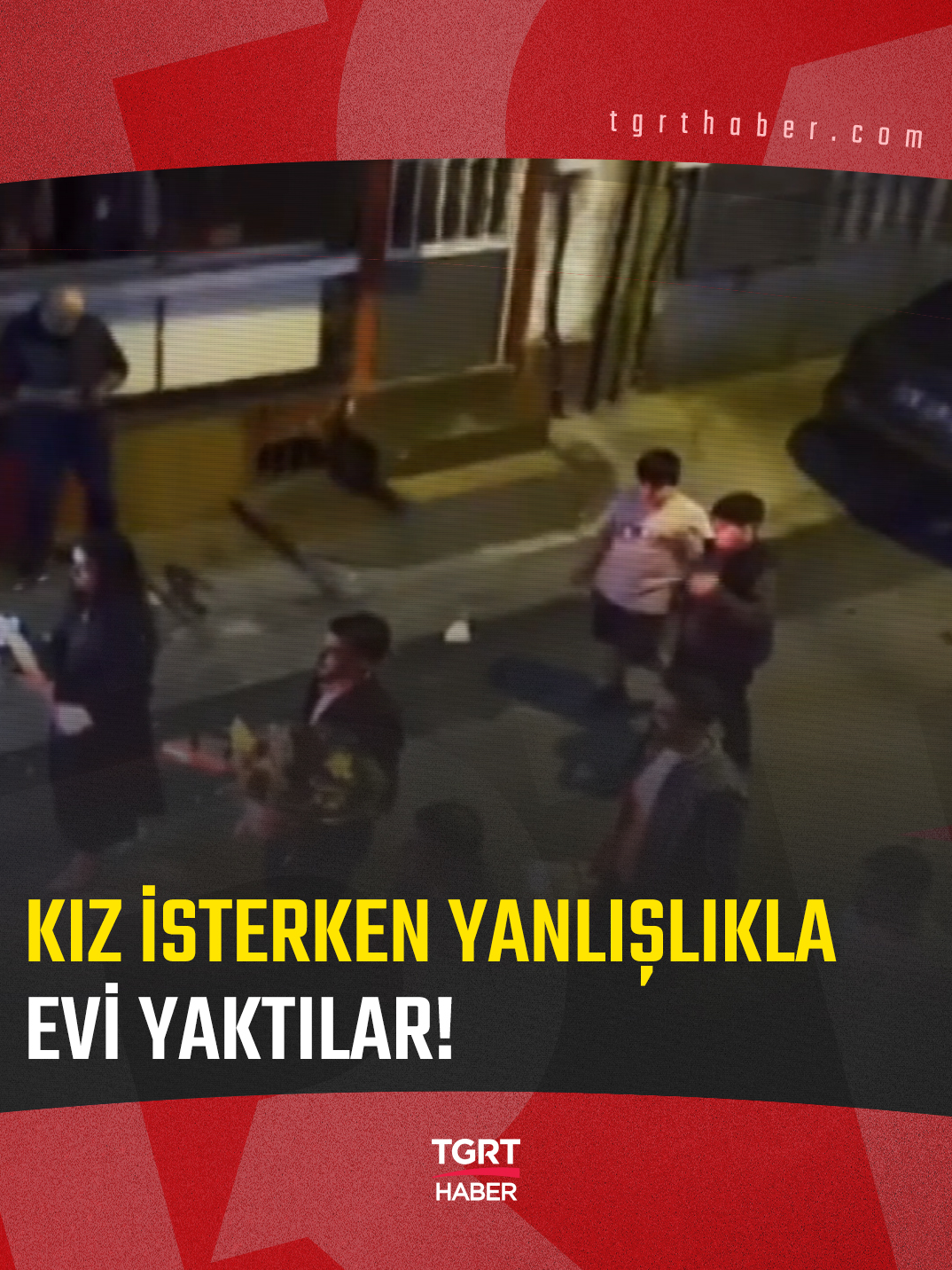 📌Beyoğlu’nda kız istemeye gelen bir ailenin sokakta patlattıkları havai fişeklerden birinin eve isabet etmesi sonucu yangın çıktı. 📌Yangında, mahsur kalarak dumandan etkilenen 4’ü çocuk 8 kişi hastaneye kaldırıldı. 📌Hava fişeklerin patlatılma anları kameraya yansıdı.