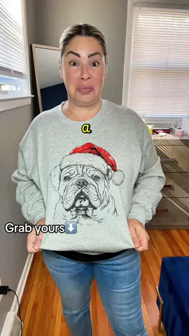 Love my Santa paws 🐾 #tiktokshopcreatorpicks #sweatshirt #bulldog #englishbulldog #santapaws 