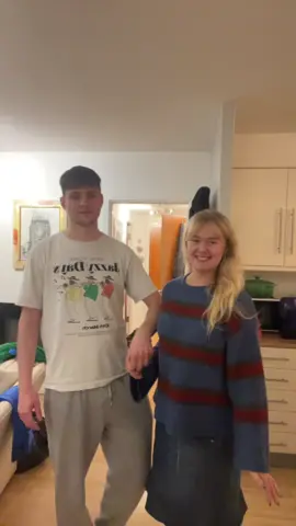 Hold on, my khaleesi is here!!! @adam #got #gameofthrones #khaldrogo #daenerystargaryen #fyp 