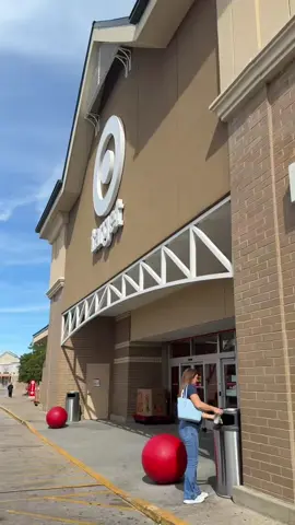 Finally tried @Ultima Replenisher daily electrolytes. They’re now available at @target in the Health & Wellness and Grocery aisles. #goultima 