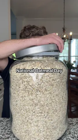 HAPPY NATIONAL OATMEAL DAY 🥣 Truly one of the best foods in the world 🤌🏼 #oats #oatmeal 
