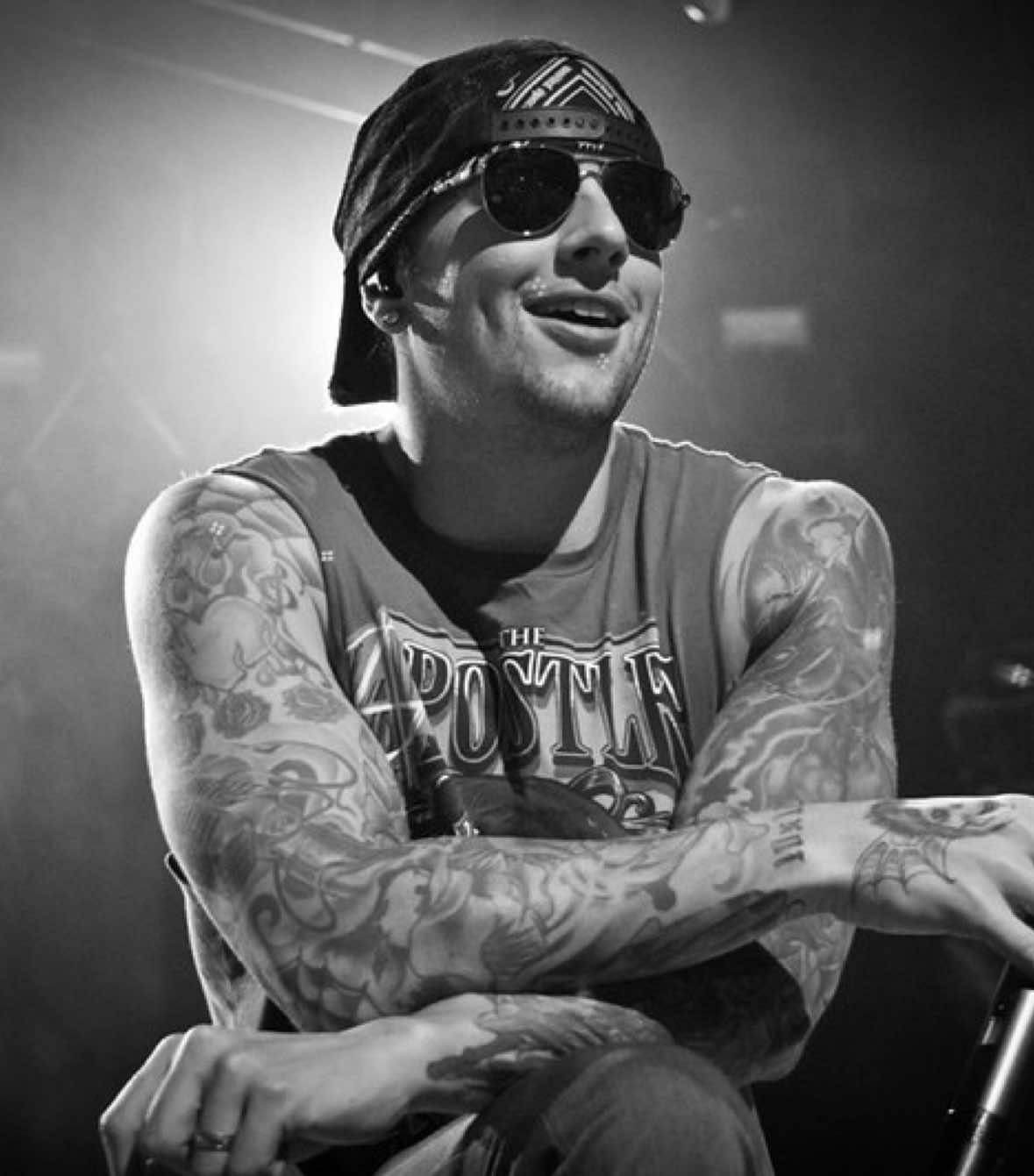 “I never meant to leave this world alone…” 🦇 #avengedsevenfold #live #dangerline #nightmare #synystergates @avengedsevenfold 