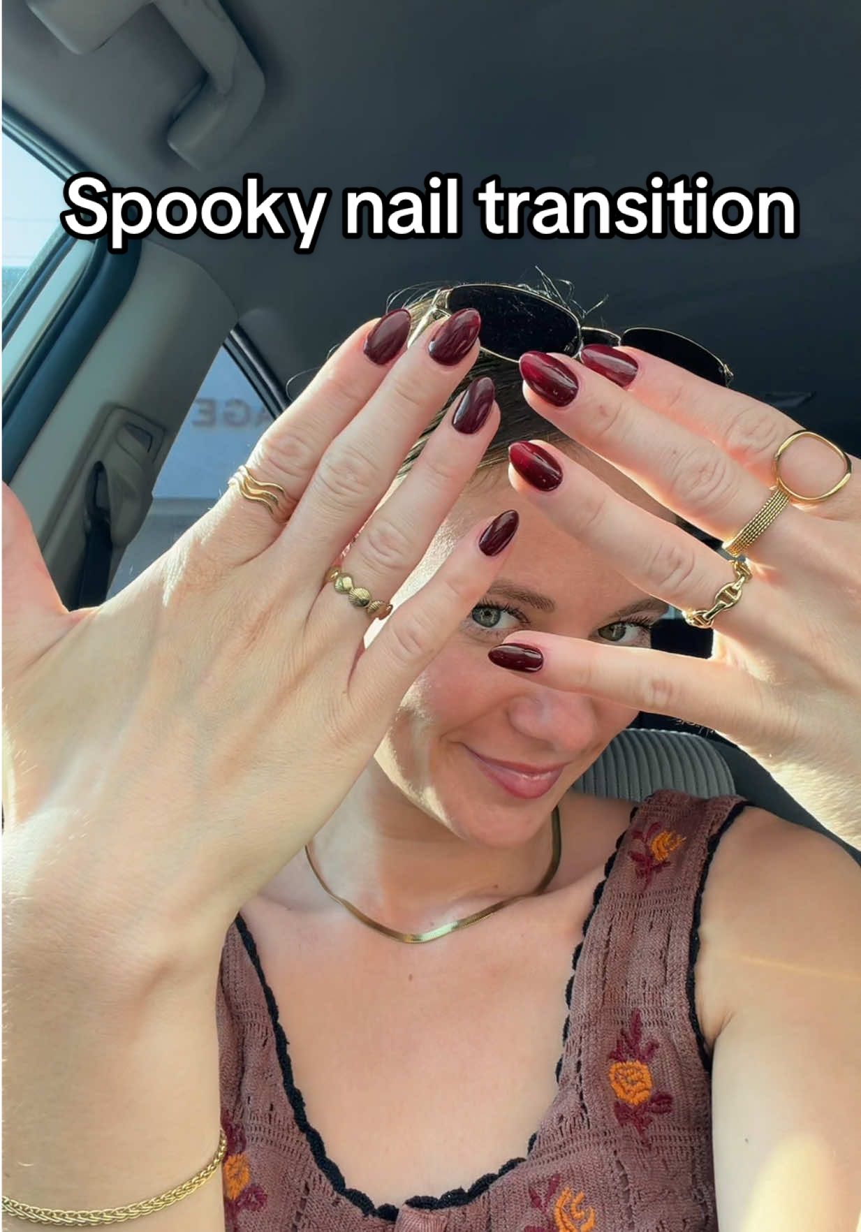 New nails just in time for this weekend🩸👀 #halloween #spookyseason #nail #nailart #halloweennails 