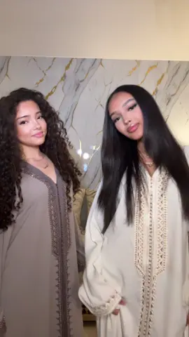 What’s better than twinning with your bestie? You can never go wrong with a classic jellaba 💞#jellaba #bestie #oodt #maroc #modestfashion  Models: @Jehane @A Ÿ A 😍