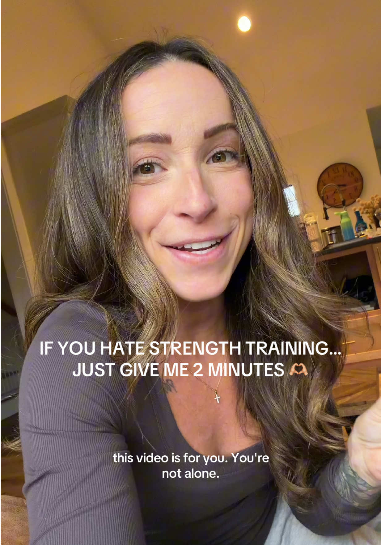 I just want my ladies to have strong bones and be able to do cool things as they get older (and looking hotter is cool too) 🤝🏻🫶🏼 #strengthtraining #workoutsforwomen #momworkout 