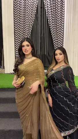 Kesi hai ye saree, Jewellery, Makeup zara btana? 🫣😁@Alina Amir  makeup 💄 look 👉🏻@@Mehak Studio saree 🥻 @@Amna Ajmal Official jewellery 💍 @Kas@Kashee’s official