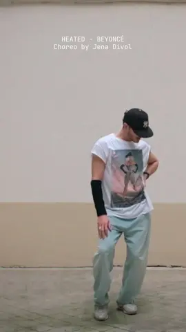 When you go to dance class and the choreo is to heated by Beyonce ! I was so happy aha - Choreo by Jena Divol - #heated #beyhive #beyoncerenaissance #dancer #choreo - wearing my cowboy carter tour paris limited edition t shirt of course aha 