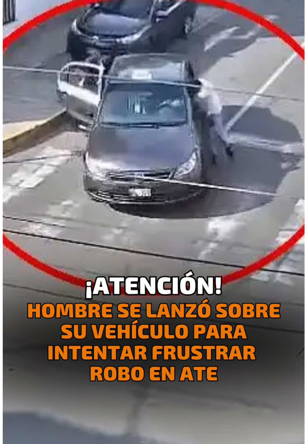 ¡ATENCIÓN!🚨 El hecho ocurrió cuando el conductor salió de una bodega en la avenida Separadora Industrial y sorprendió a los ladrones dentro de su auto.  #ate #robo #taxista #noticiasperu #Trome