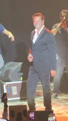 La classe ! El feeeen w bass 🥰 #superstar #raghebalama #paris #concert 
