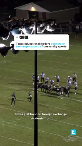 🚫 Texas just banned foreign exchange students from varsity sports. The proposed amendment was approved during the legislative council's annual meeting in Round Rock on Monday. Previously, foreign exchange students could qualify through a waiver process. However, during Monday's meeting, school administrators equated allowing foreign exchange students to participate in sports with open enrollment, thus giving schools a competitive edge. 🔗 LINKED IN BIO: Read what led to the UIL’s controversial decision and how it could reshape high school athletics across Texas. ✍🏻 Leah Vann 📷 Getty Images