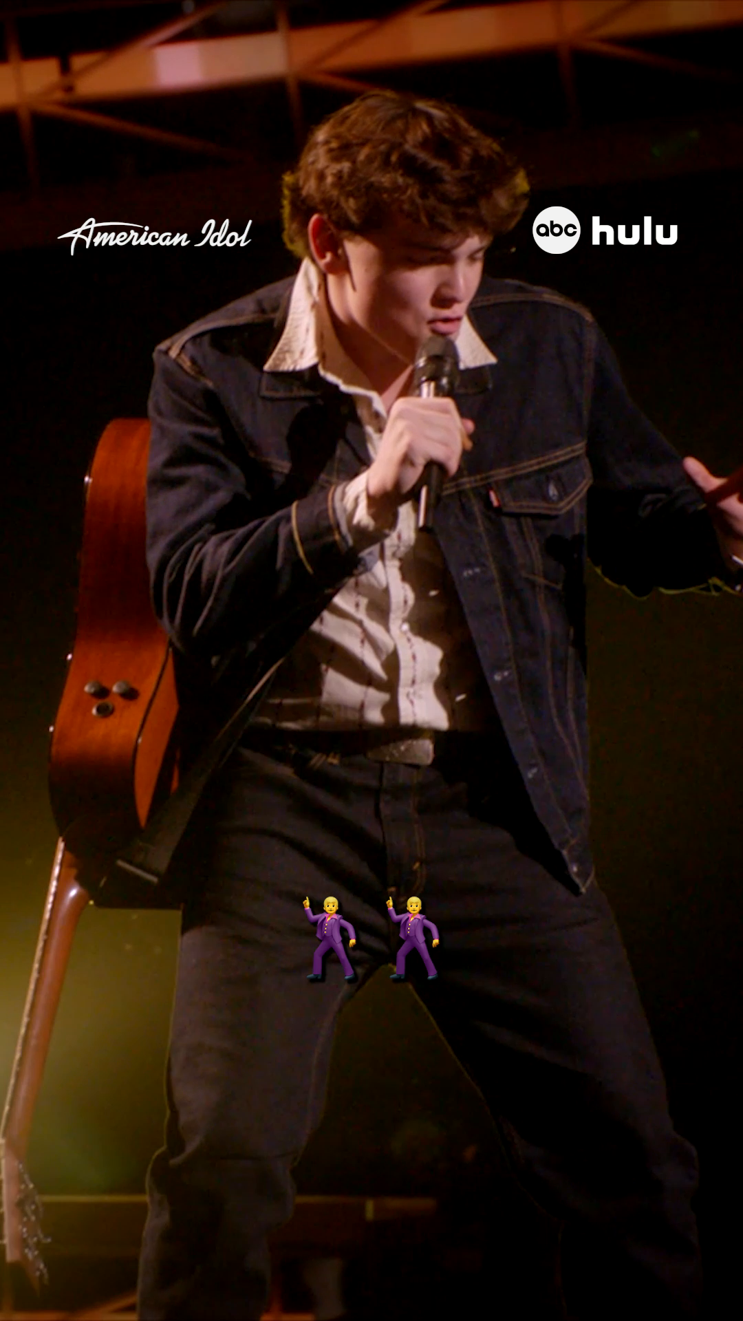 It's all in the hips for @slaternalleymusic & @lukebryan #americanidol