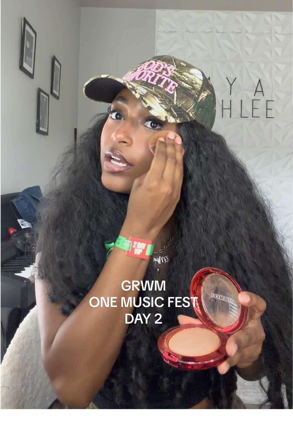 what a hectic end to day one 😭 shoutout to @Tile & @Uber 🫶🏾 Necklace: @Roxanne  Assoulin  Eye patches: @COSRX Official  @ONE SIZE BEAUTY @elfcosmetics  #atlantainfluencer #onemusicfest 