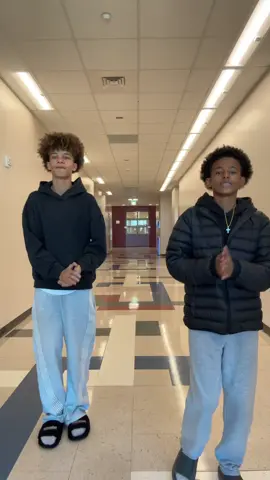 we backkkk🔥🤞 @si🪷 #fyp #videoviral #dancechallenge #twin #creatorsearchinsight 