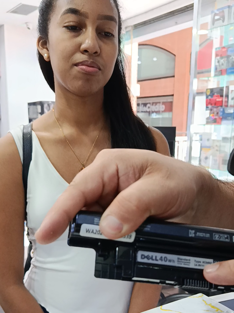 Cambio de batería de laptop  Contáctanos a través de nuestro DM o visítanos en: 📍Caracas, C.C City Market, Nivel Feria Local 318 📍Altos Mirandino, C.C La Cascada Nivel 2, frente al Tijerazo. . . #dcompumeq #compumeq #android #pc #computadora        