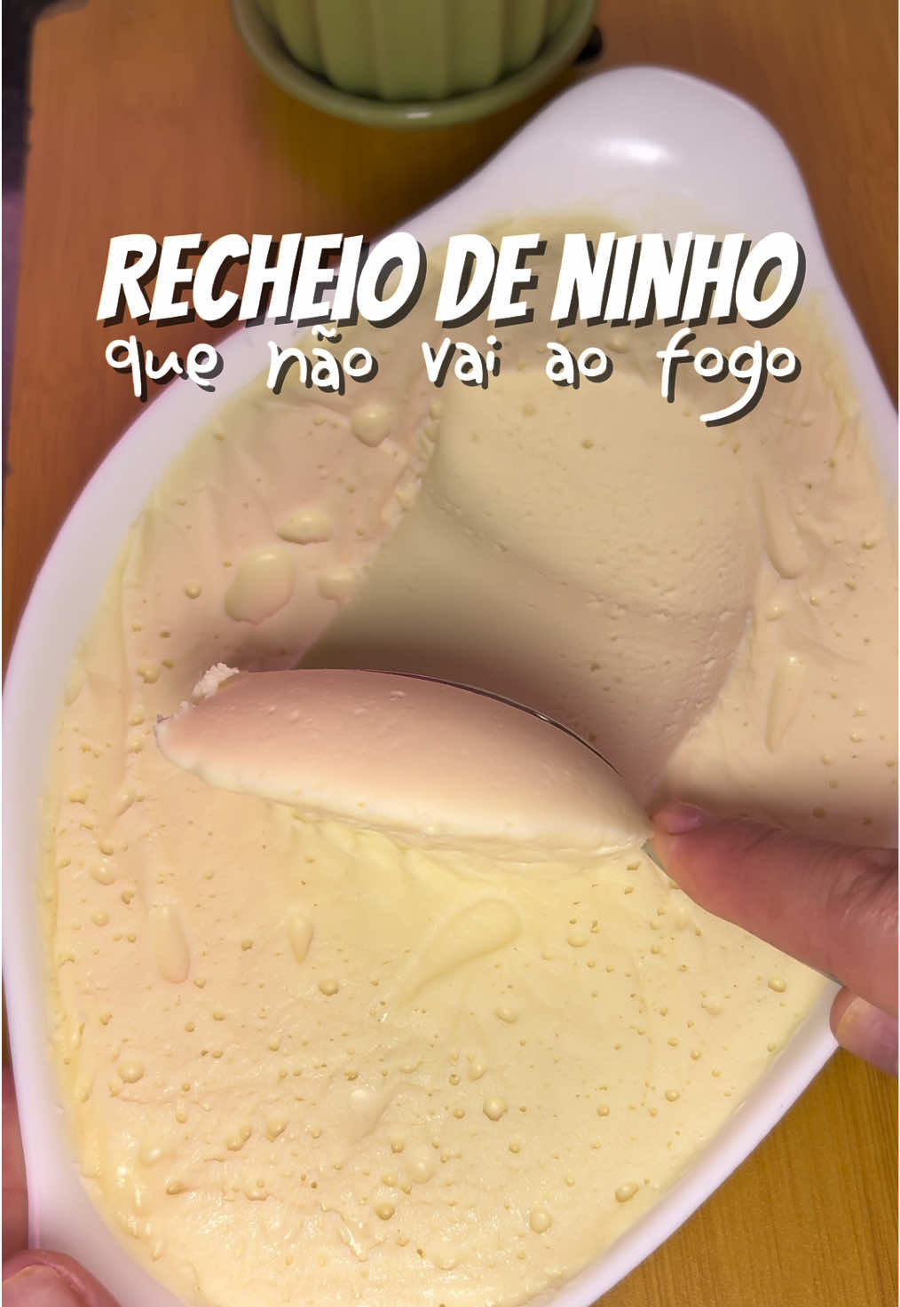 Recheio de Ninho que não vai ao fogo 🔥  Ingredientes: 250g chocolate branco (nobre ou fracionado) 200g leite condensado  50ml leite lntegral (morno) 200g creme de leite 250g leite ninho . #recheio #recheiodeninho #recheiodebolo #receita 