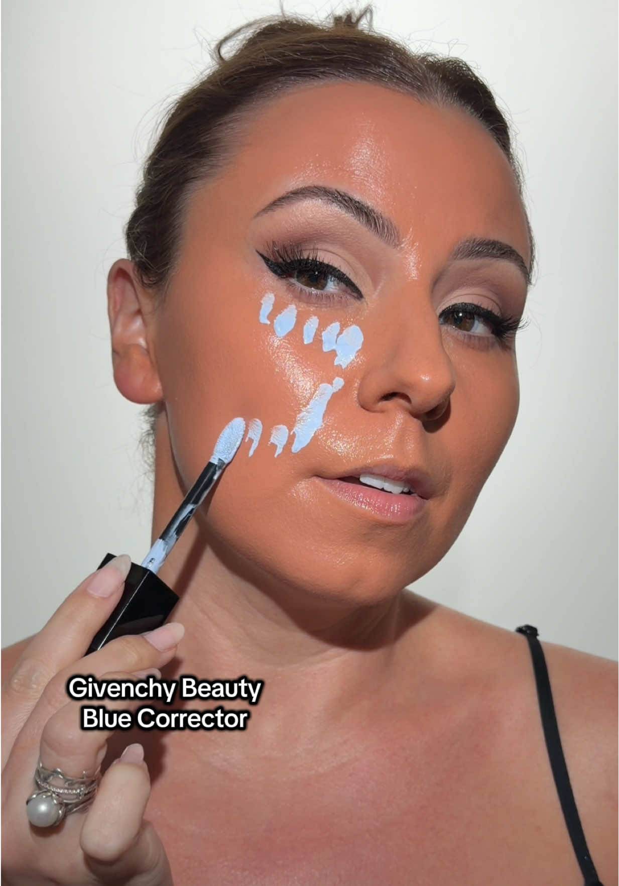 ✅🚨 SAVE THIS and consider it ✨reverse bronzing✨ #makeuphacks #makeuptips 