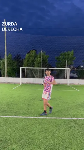 La Zurda de Messi y la Derecha de Ronaldo. @andycaceres10  #futbol⚽️ #retosdefutbol #penales #uruguay🇺🇾 #paratii 