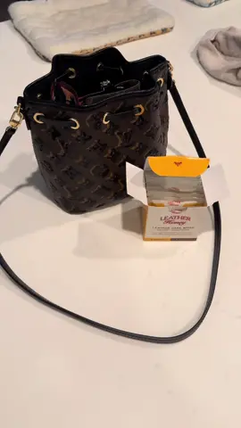 These leather honey wipes keep leather NICE! #leather #pursetok #tiktokshopcreatorpicks #tiktokshopblackfriday 