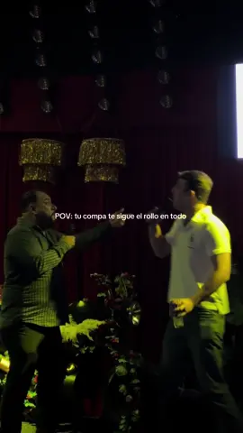 Esos amigos que te siguen en todo 🥂🤝 #karaoke #cantabar #girlsnight #speakeasy #mcallen 