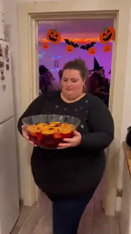 Punsch verschüttet auf der Halloweenfeier 😂✌️