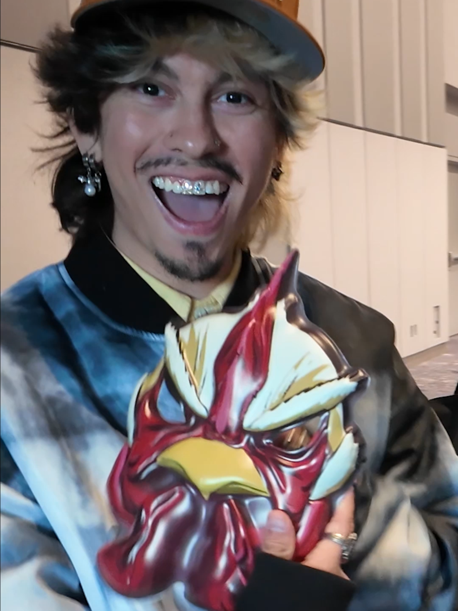 What a cluckin’ good time! 🐔  Fans flocked to the #RoosterFighter episode 1 dub premiere — hear what @dyebones and the crowd had to say 🎥  @robbiedangerous @seitz_unseen @luci_loves_mic @kimoylee_ #anime #manga