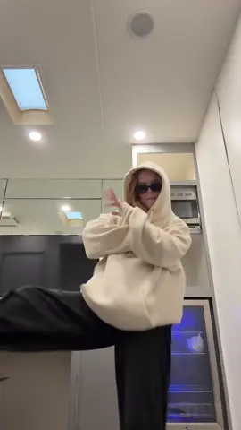 my hair is meant to look greasy for my character’s mental breakdown but I think I might be having one too? #set 