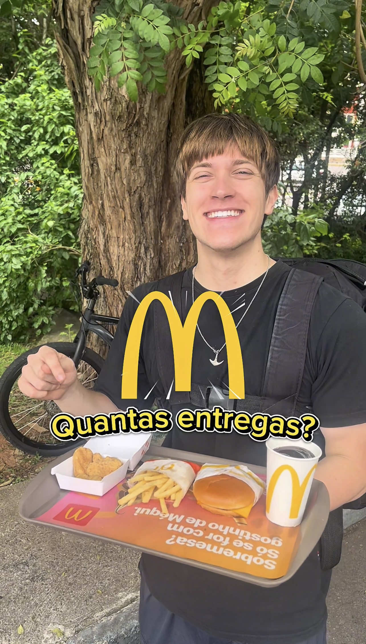 Quantas entregas até comprar a EconoMéqui? Por tempo limitado é possível aproveitar a mais nova super promoção do McDonald’s, a EconoMéqui!  São 4 itens por apenas R$22,90, e nesse super menu você tem direito a 1 Hambúrguer(Cheeseburguer ou Chicken Jr), 1 McFritas pequena, 1 bebida(refrigerante ou água gaseificada 300ml) e 1 acompanhamento(McNuggets, tortinha[maça ou banana] ou casquinha). Não perde mais tempo e aproveite essa super promoção  *oferta não é válida no mcdelivery e aplicativo de entregas de parceiros. o preço da oferta apresentada acima é válido apenas na compra dos produtos simultaneamente, conforme disposto, e apenas em nossos restaurantes. o refrigerante é servido em um recipiente diferente. imagens meramente ilustrativas. coca-cola: uso autorizado pelo titular da marca. para mais informações, como composição, alérgenos e informações nutricionais dos produtos, consulte a tabela nutricional disponível nos restaurantes e em: https://www.mcdonalds.com.br/cardapio. @mcdonalds_br *publi