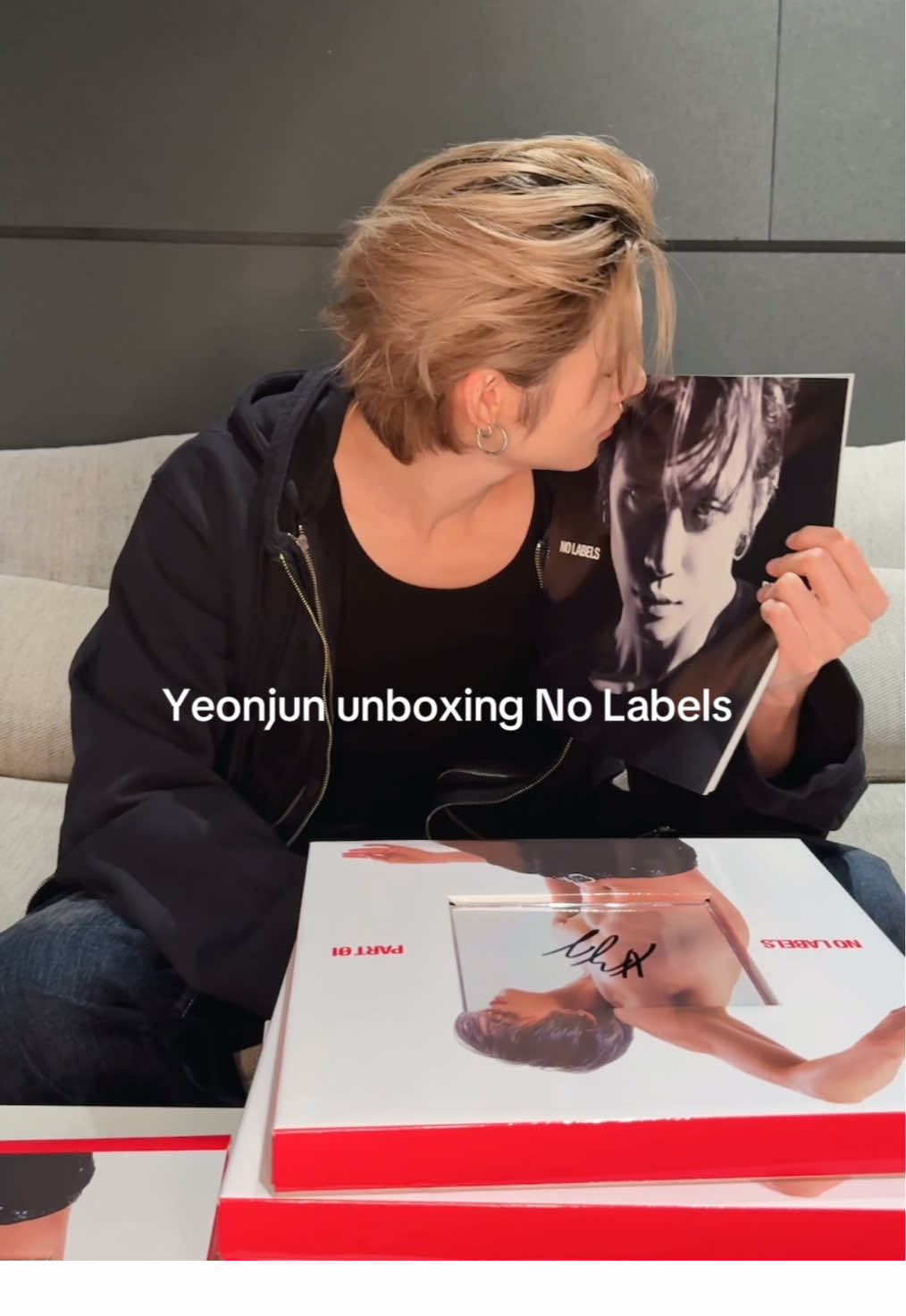 I wonder who’s going to end up this kissed version😭 #yeonjun #nolabels #txt #tomorrow_x_together #unboxingvideo 